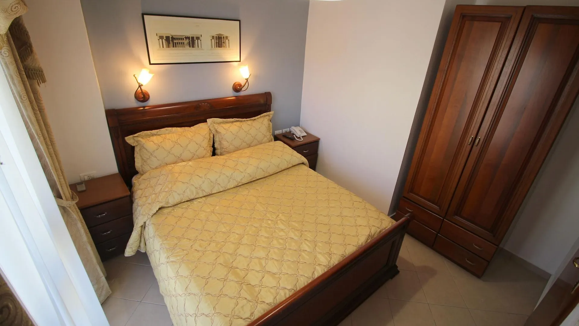 Olympia Hotel Saranda Albania