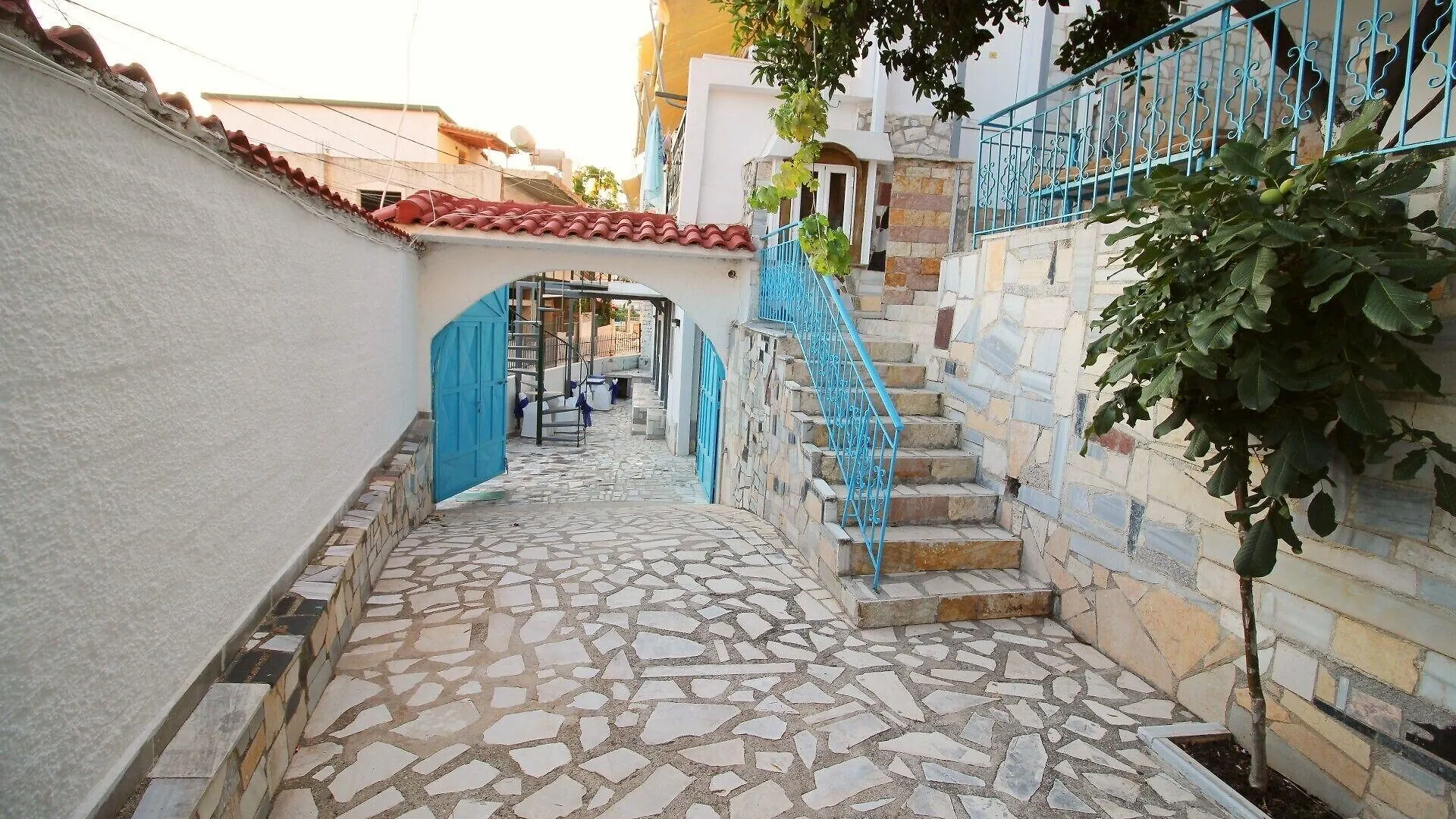 Olympia Hotel Saranda 3*,